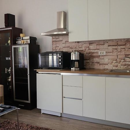 Cozy Spacious Apartment Печ Екстер'єр фото