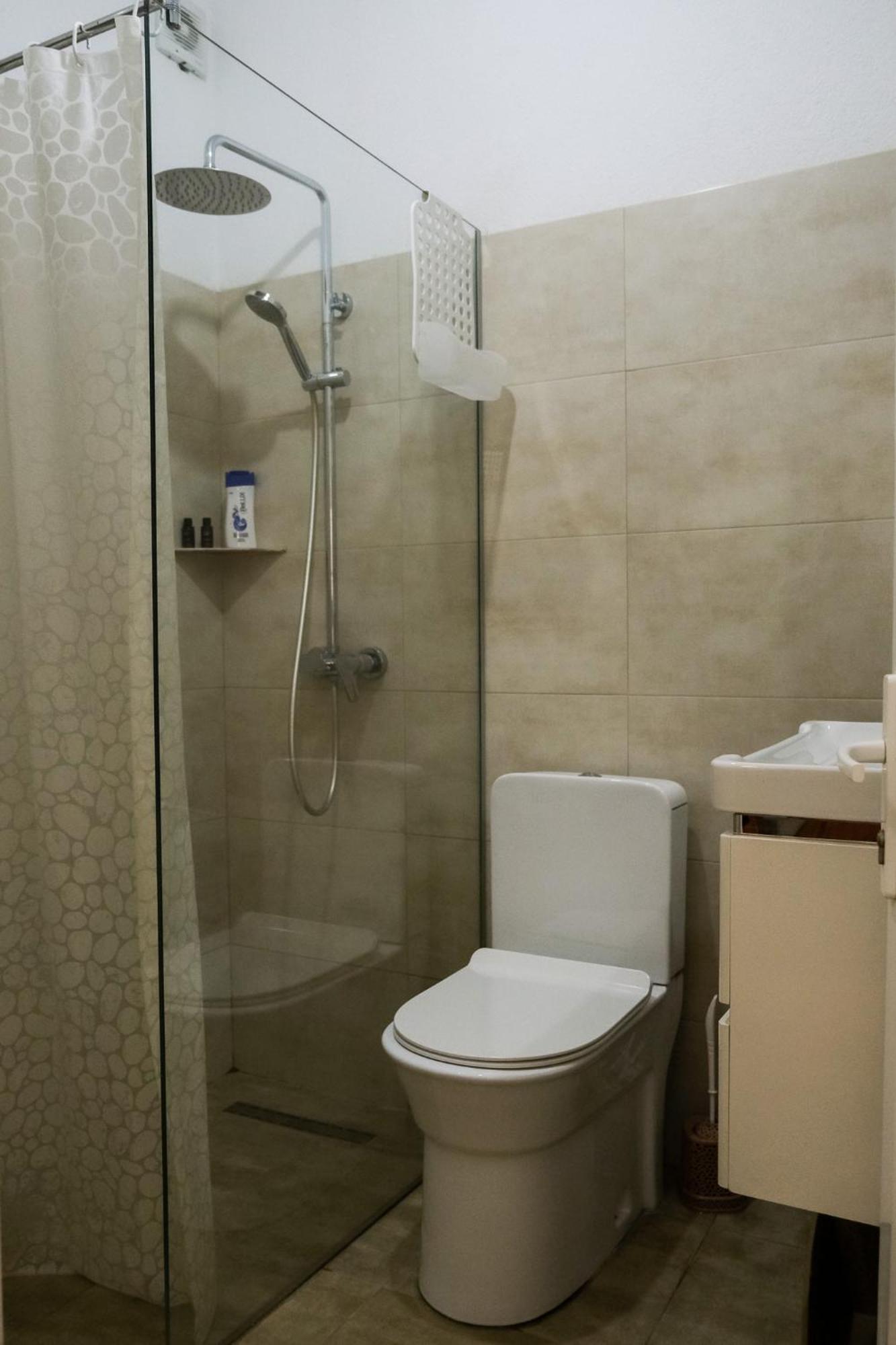 Cozy Spacious Apartment Печ Екстер'єр фото